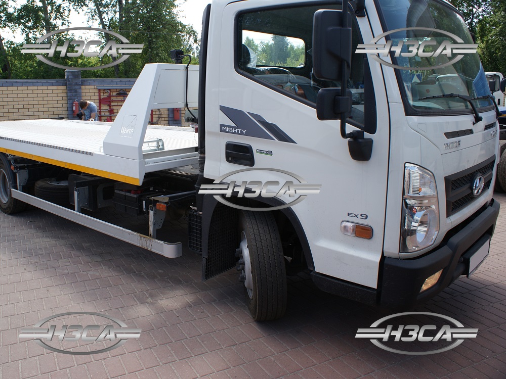 Эвакуатор Hyundai Mighty со сдвижной платформой и брилем