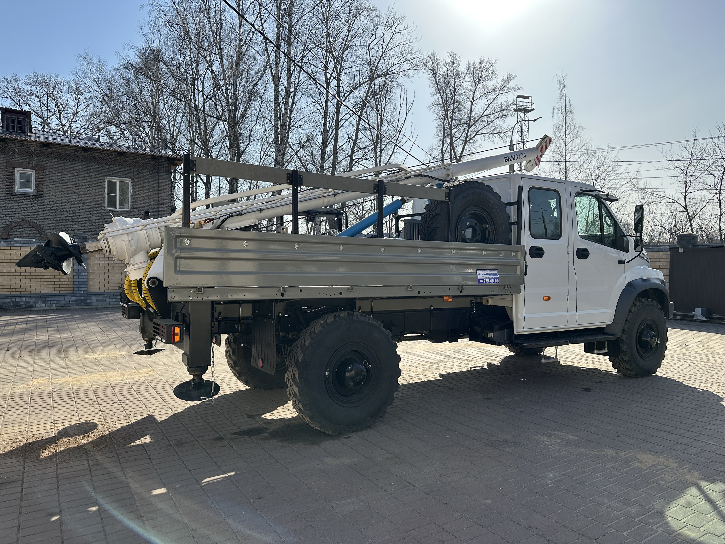 Бурильно-крановая машина БКМ-317А на  GAZon NEXT Садко 