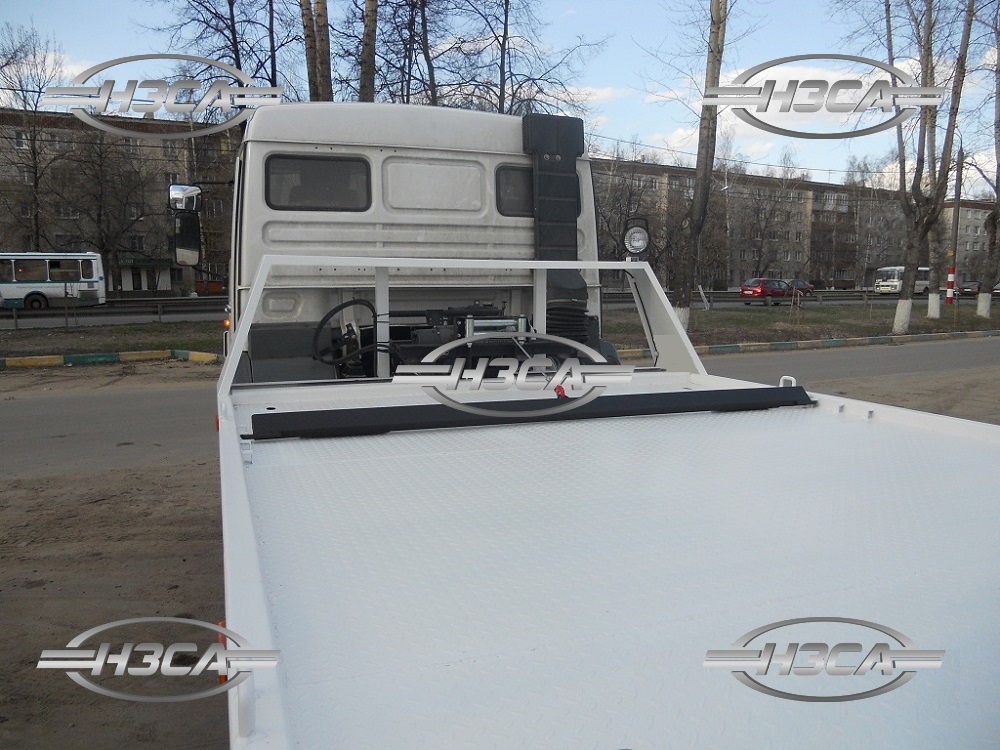 Эвакуатор КАМАЗ-4308 с ломаной платформой