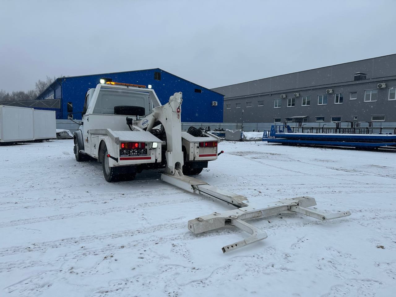 Специальный автоэвакуатор с частичной погрузкой