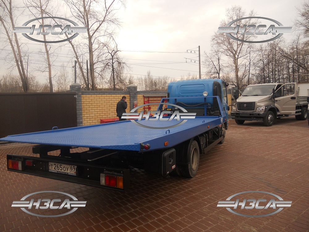 Эвакуатор Isuzu NQR 75 со сдвижной платформой